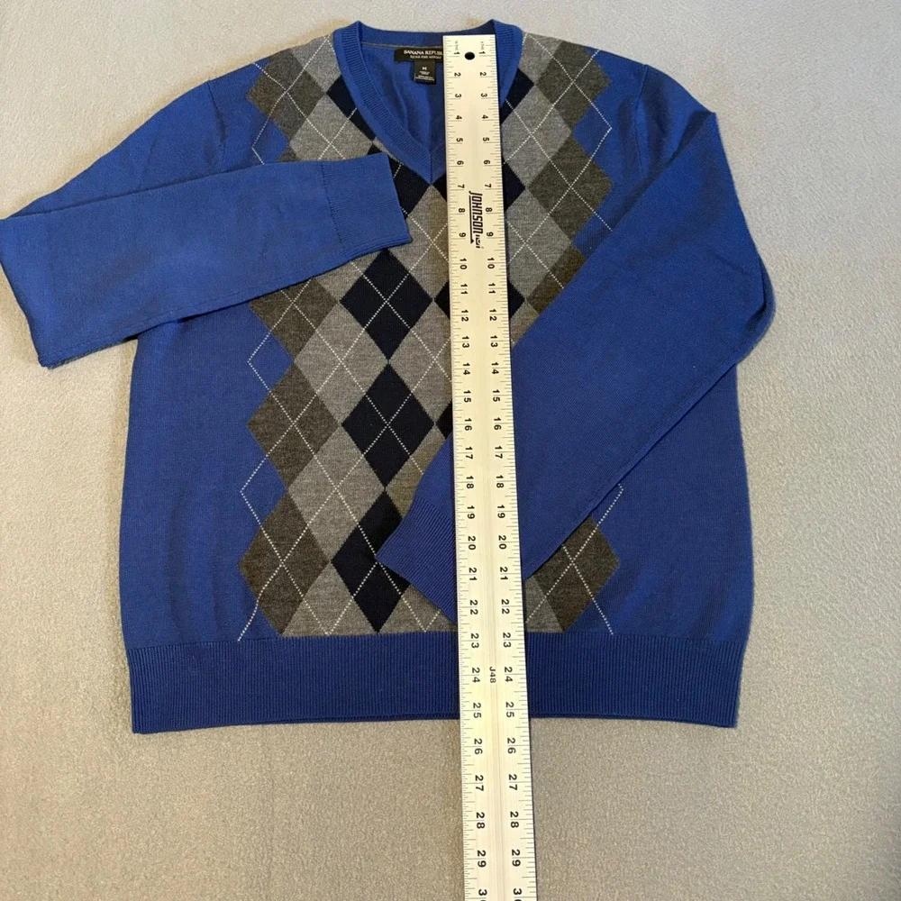 Banana Republic V-Neck Sweater Mens Medium Blue Argyle Extra Fine Merino Wool